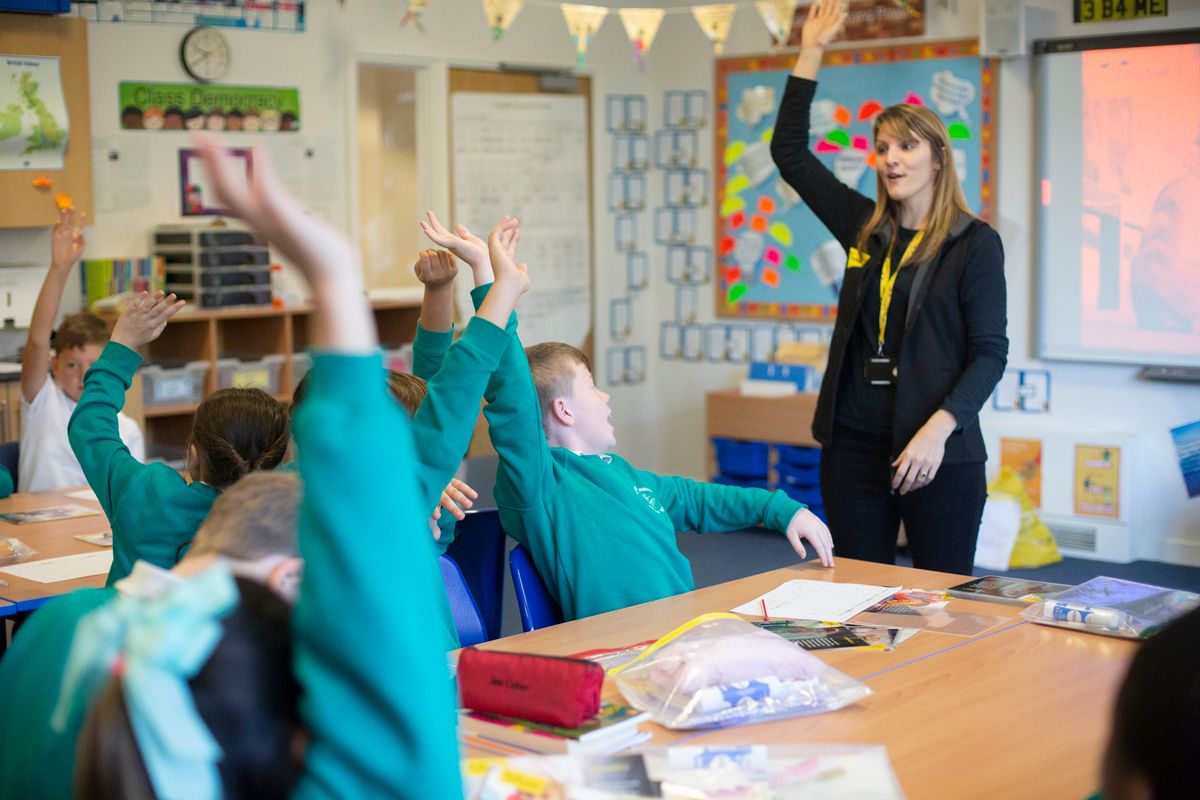 Sussex Dogs Trust visits local schools