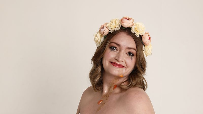 Manchester comedian waxes lyrical about pregnancy and motherhood