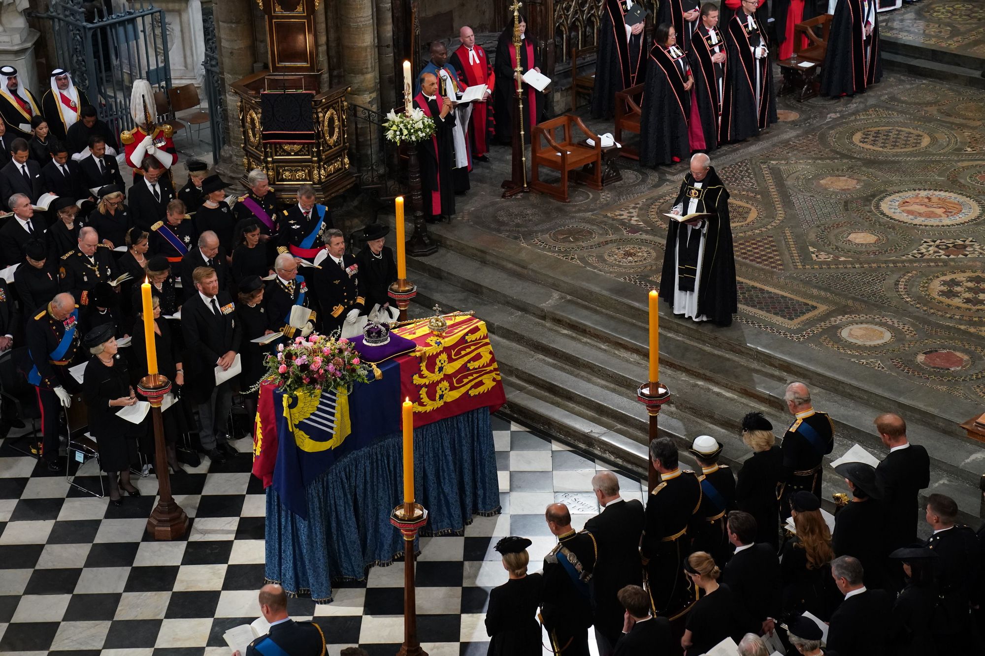 Queen's funeral viewers distracted by paper mishap