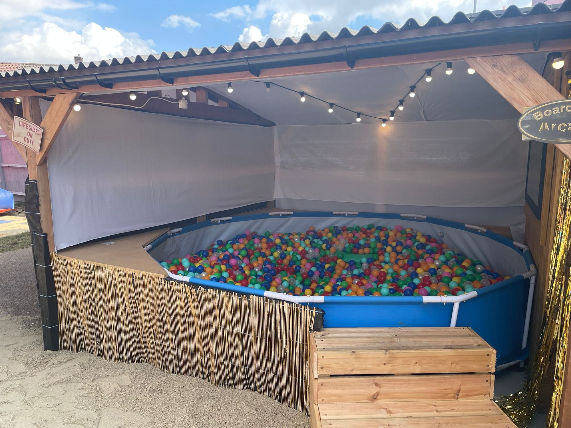 Stevenage pub hosts beach party for local addiction charity