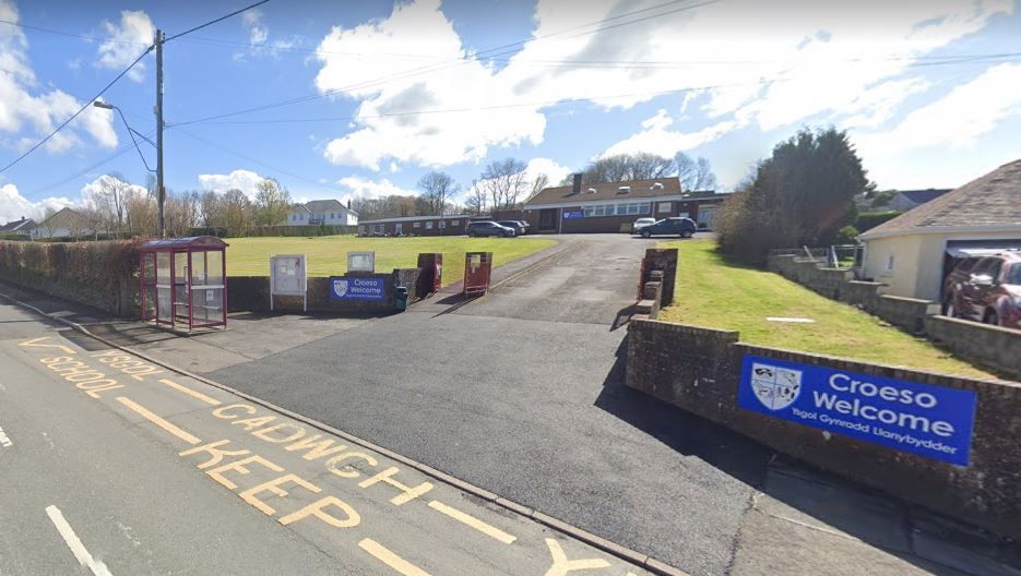 Ysgol Llanybydder receives glowing Estyn inspection report