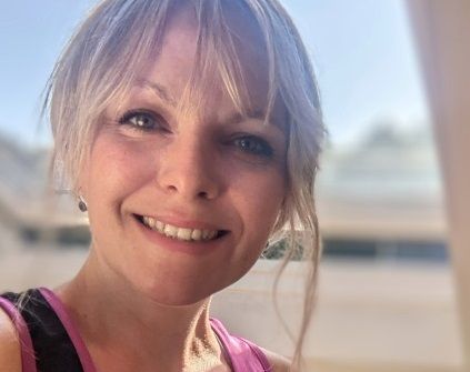 Farnborough mother runs London Marathon for young people with cancer