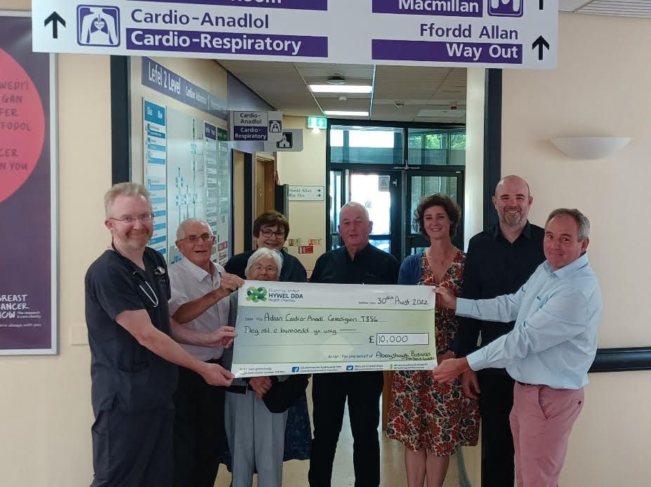 Lunch in memory of jeweller raises £10,000 for cardiology ward