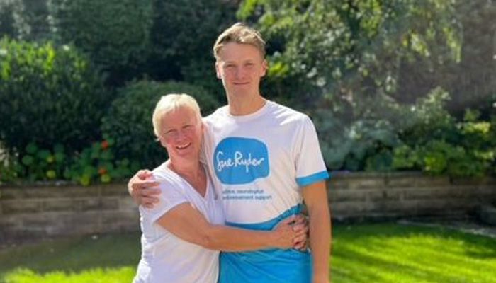 Leeds man inspired by his mum's work to take on London Marathon