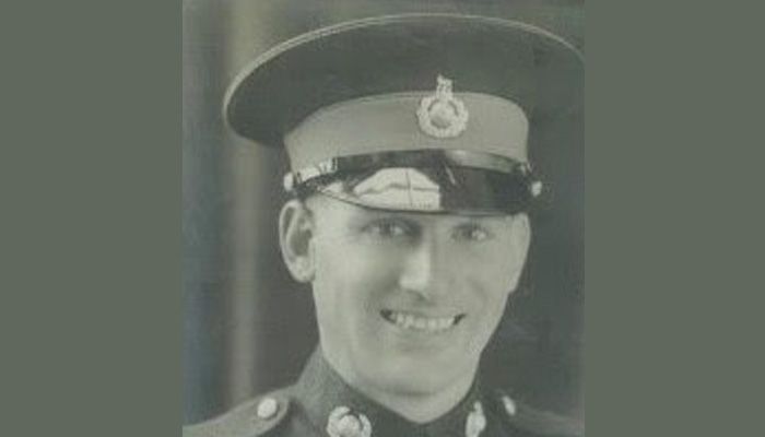 Twickenham firefighter commemorated with red plaque