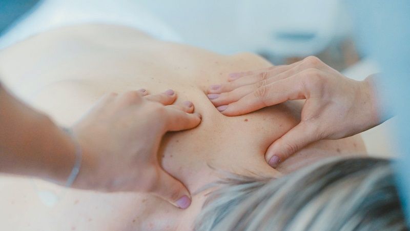Budding sports therapists to run free sports injury and massage clinics