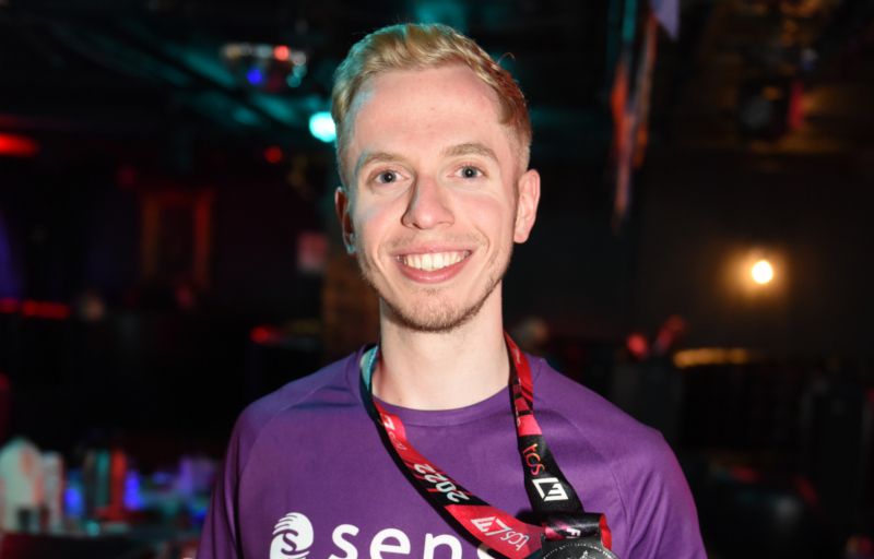 Visually impaired Letchworth man completes first London Marathon