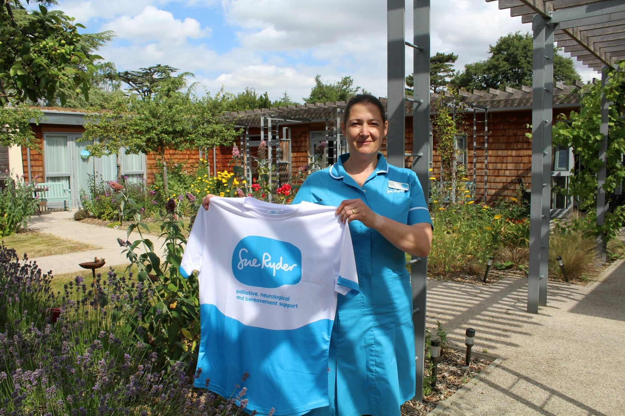 Sue Ryder nurses swap uniforms for running vests in Great Eastern Run