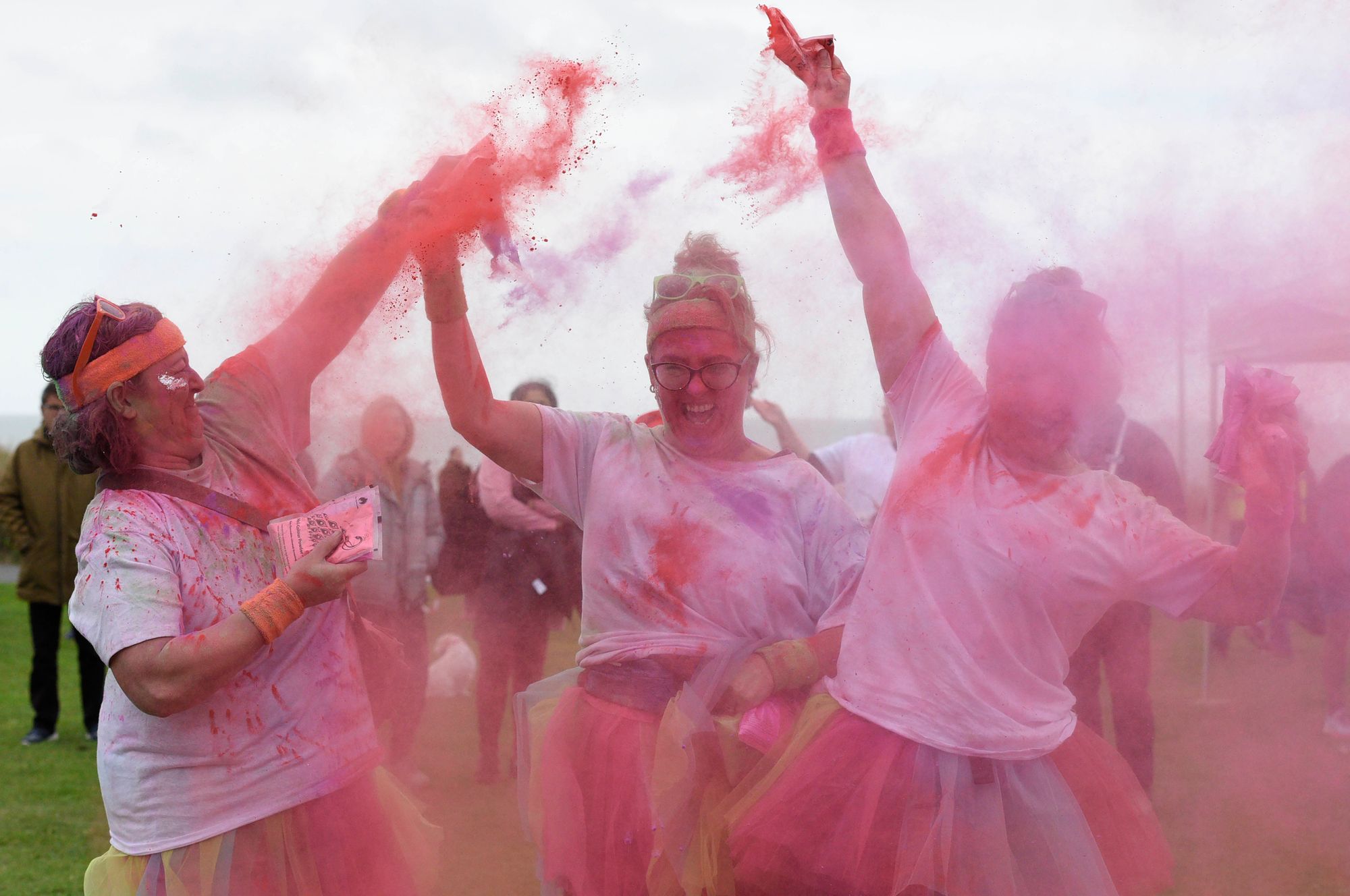Fundraisers take on Thanet colour run for Pilgrims Hospices