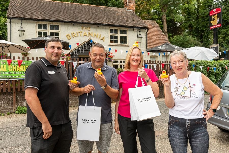 Pubgoers raise £3k at annual duck race in Hythe