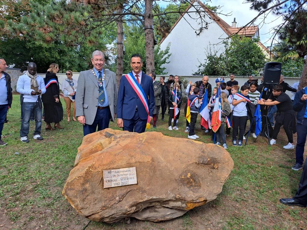 Provost visits Crosne to mark 40th anniversary of Maybole Town Twinning