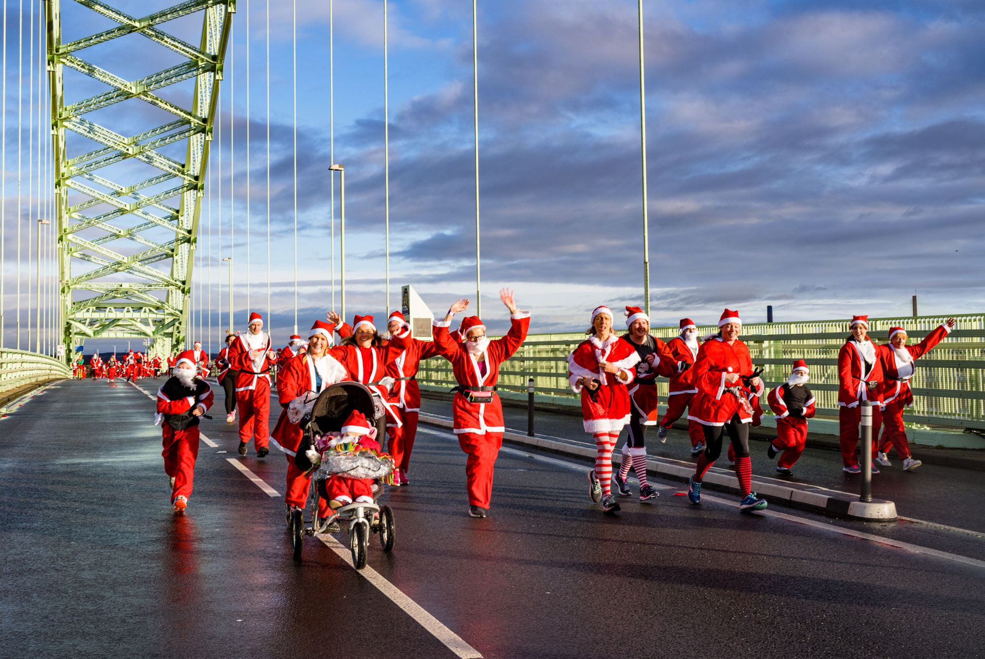 Sea of Santas to turn Runcorn-Widnes bridge red in annual festive fun run