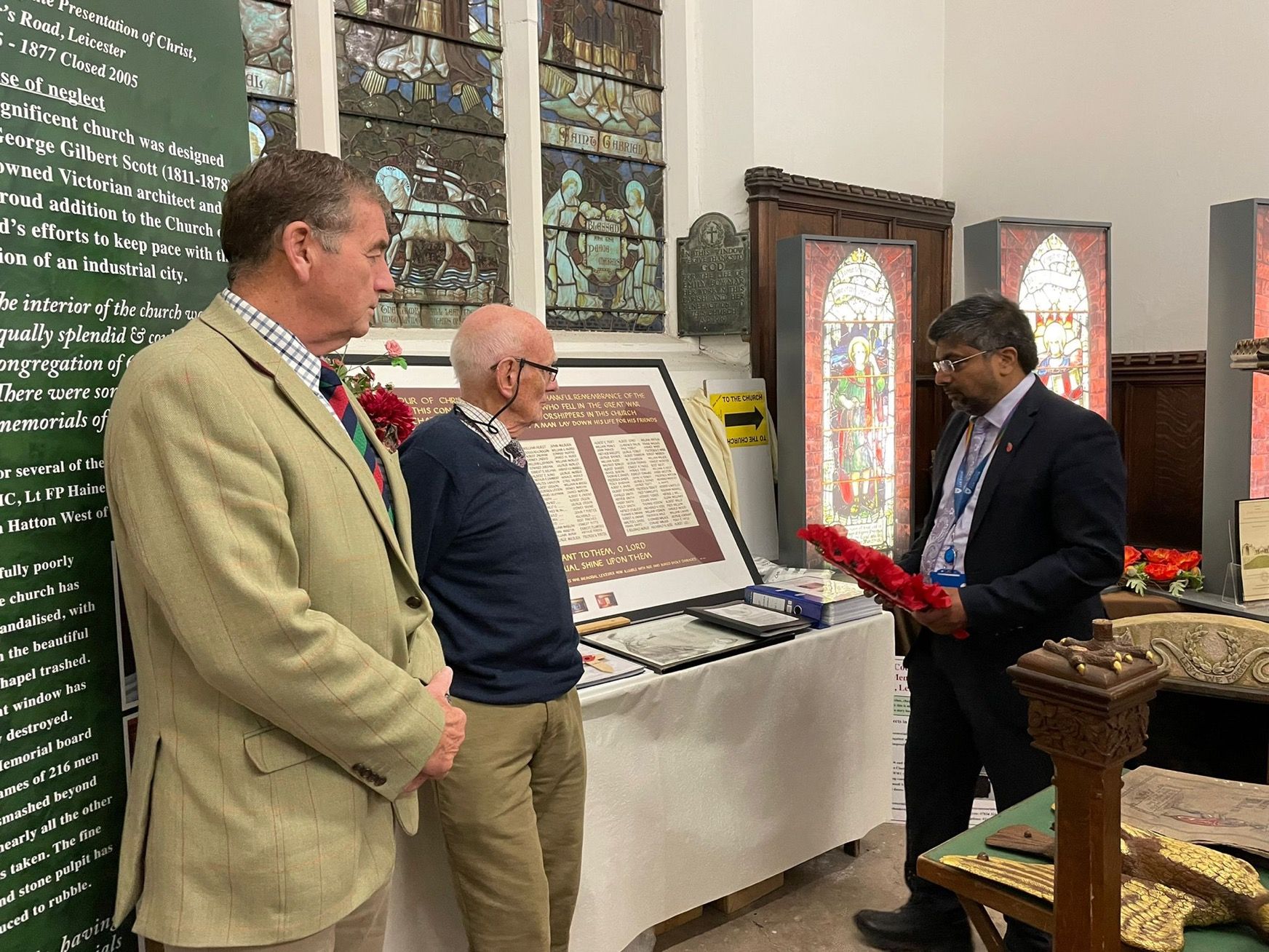 Final poppy wreaths to be laid as University of Leicester honours region’s wartime sacrifices