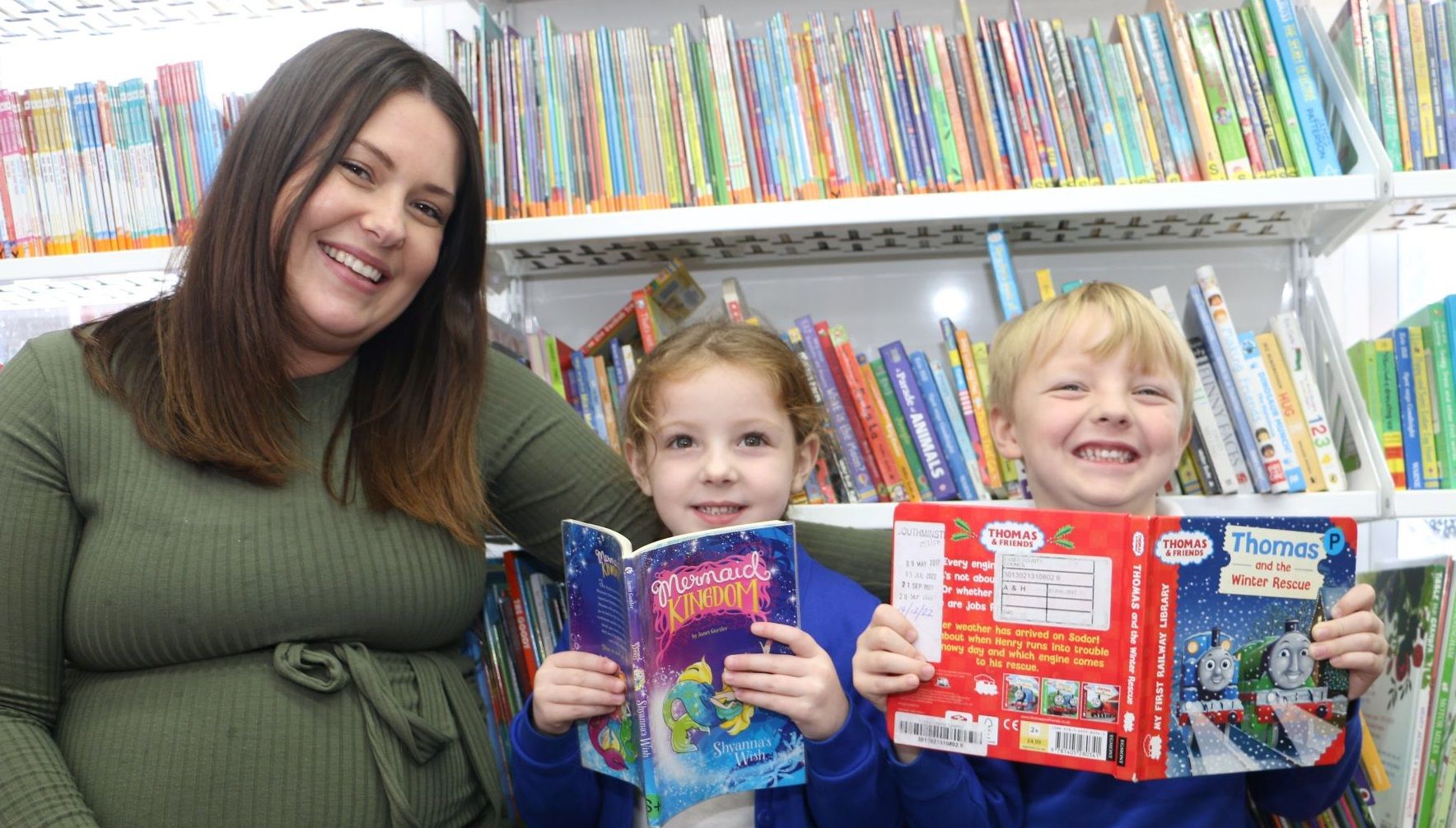 Essex Mobile Library Outreach Bus inspires pupils in Basildon