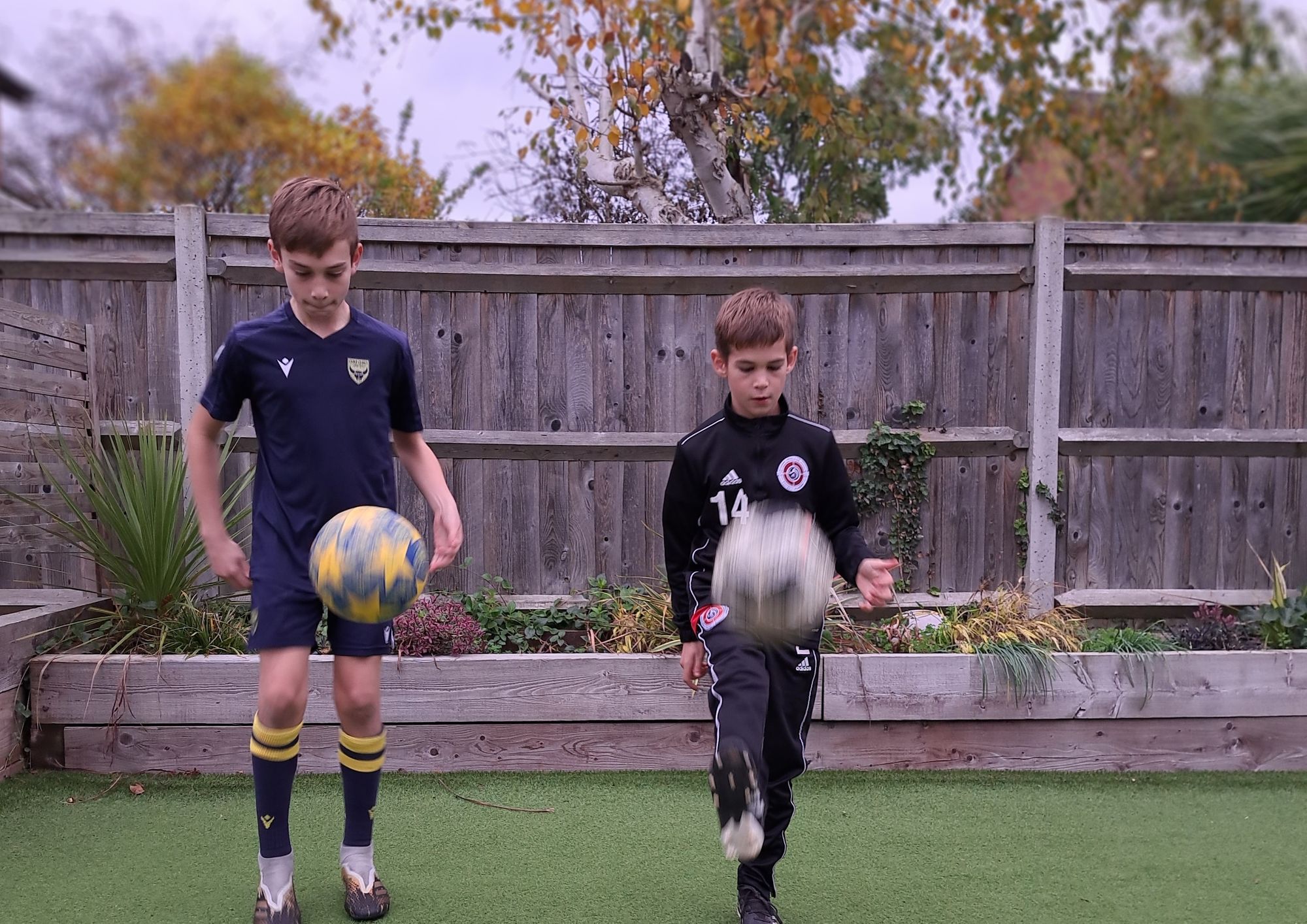 Football-mad Reading brothers tackle 40,000 keepy uppies for brain cancer
