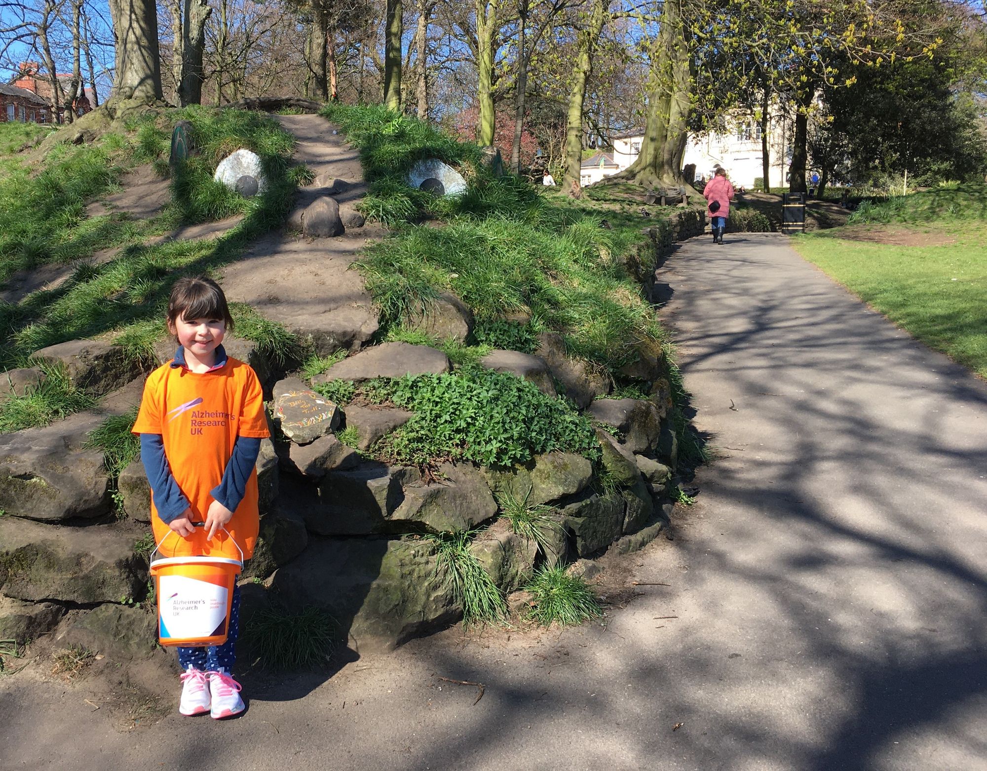 Eight-year-old wins Alzheimer’s Research UK award for epic fund-raising effort