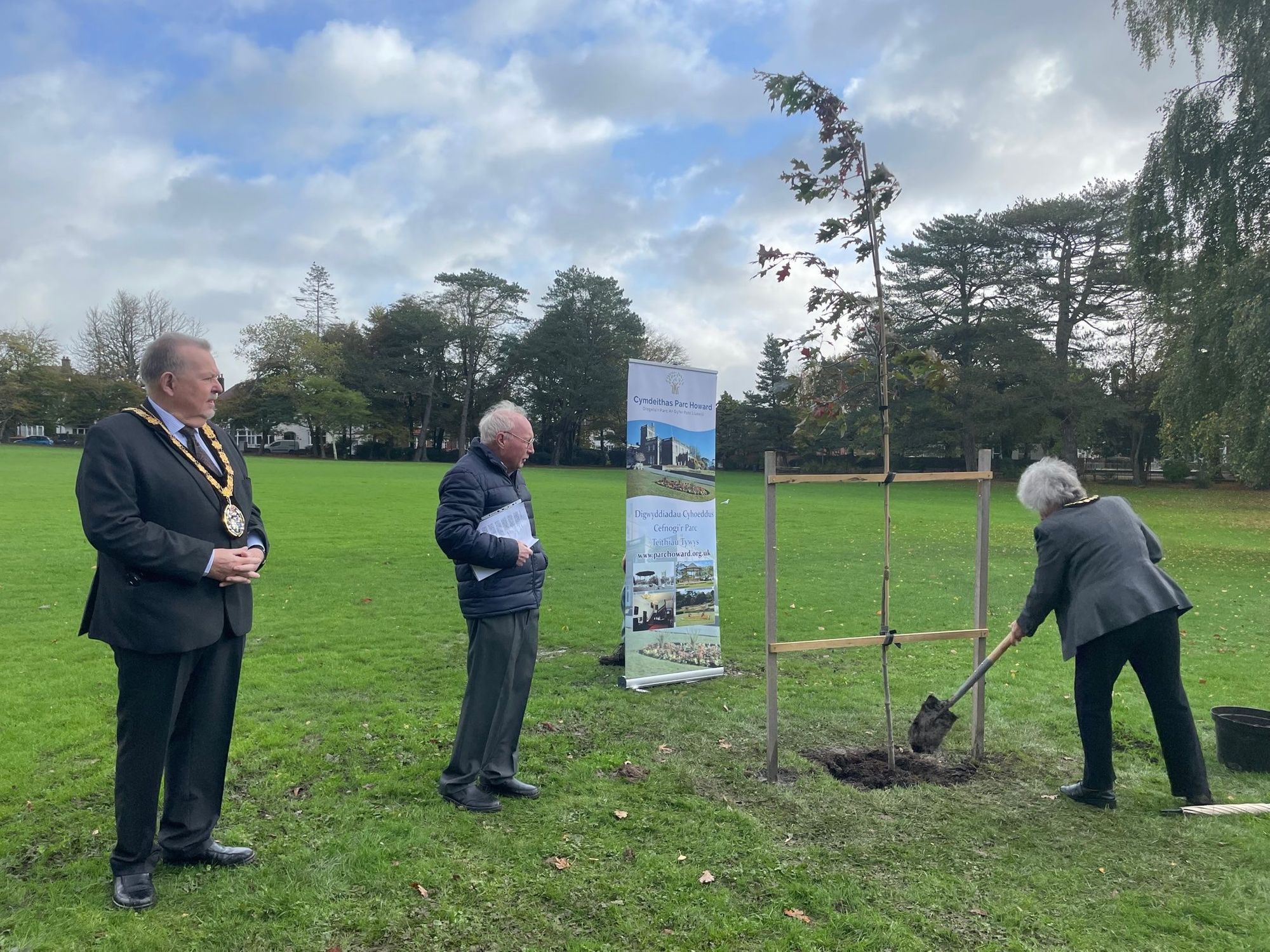 Llanelli's Parc Howard Association plants oak tree celebrating reign of