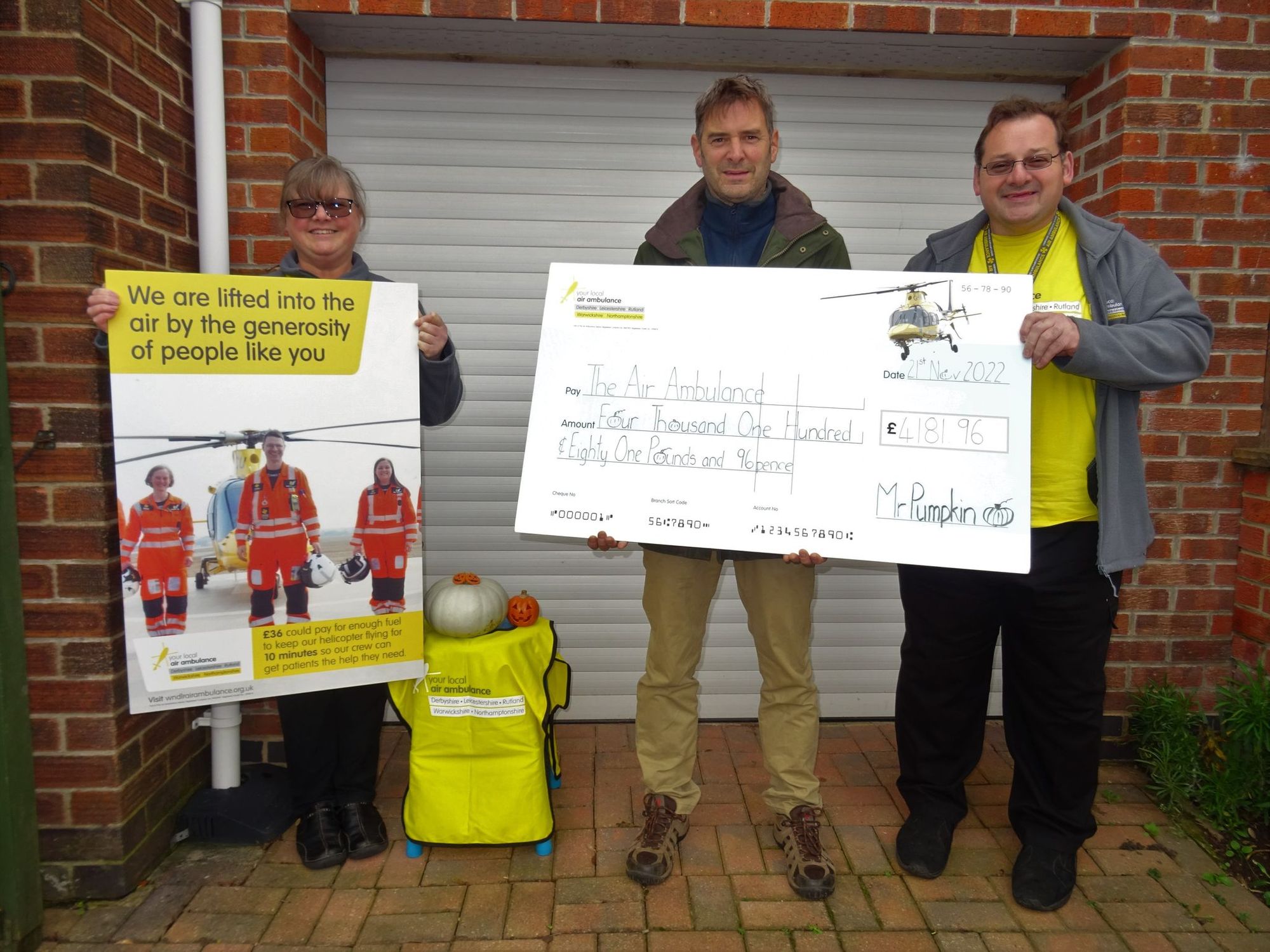 Fundraising pumpkin picking day in Derbyshire raises money for air ambulance service