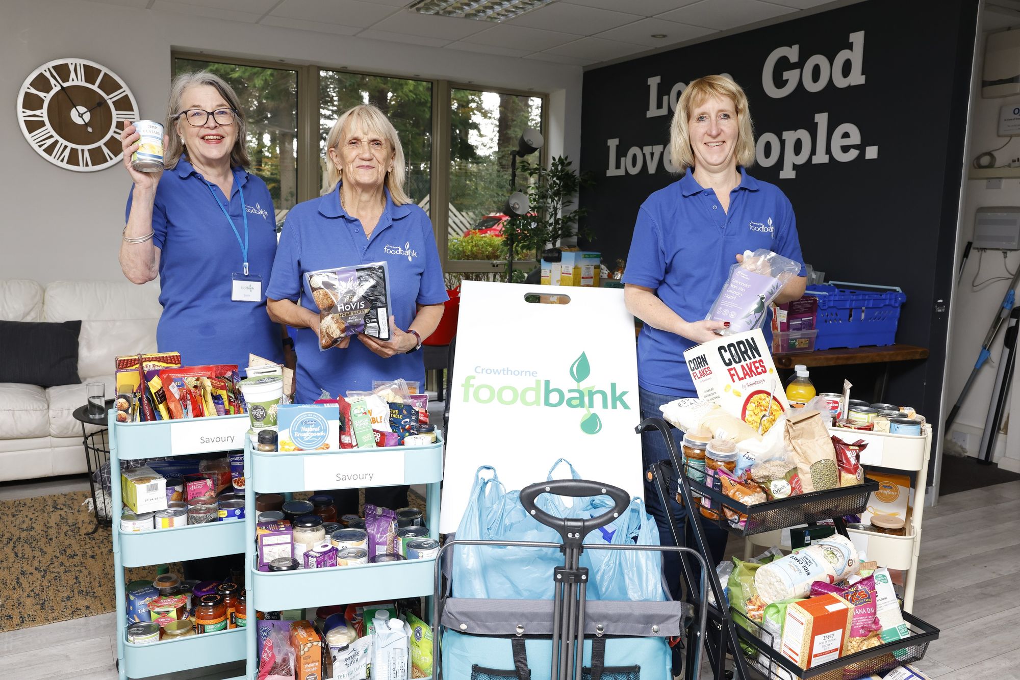 Crowthorne Foodbank receives £1,500 donation ahead of winter demand