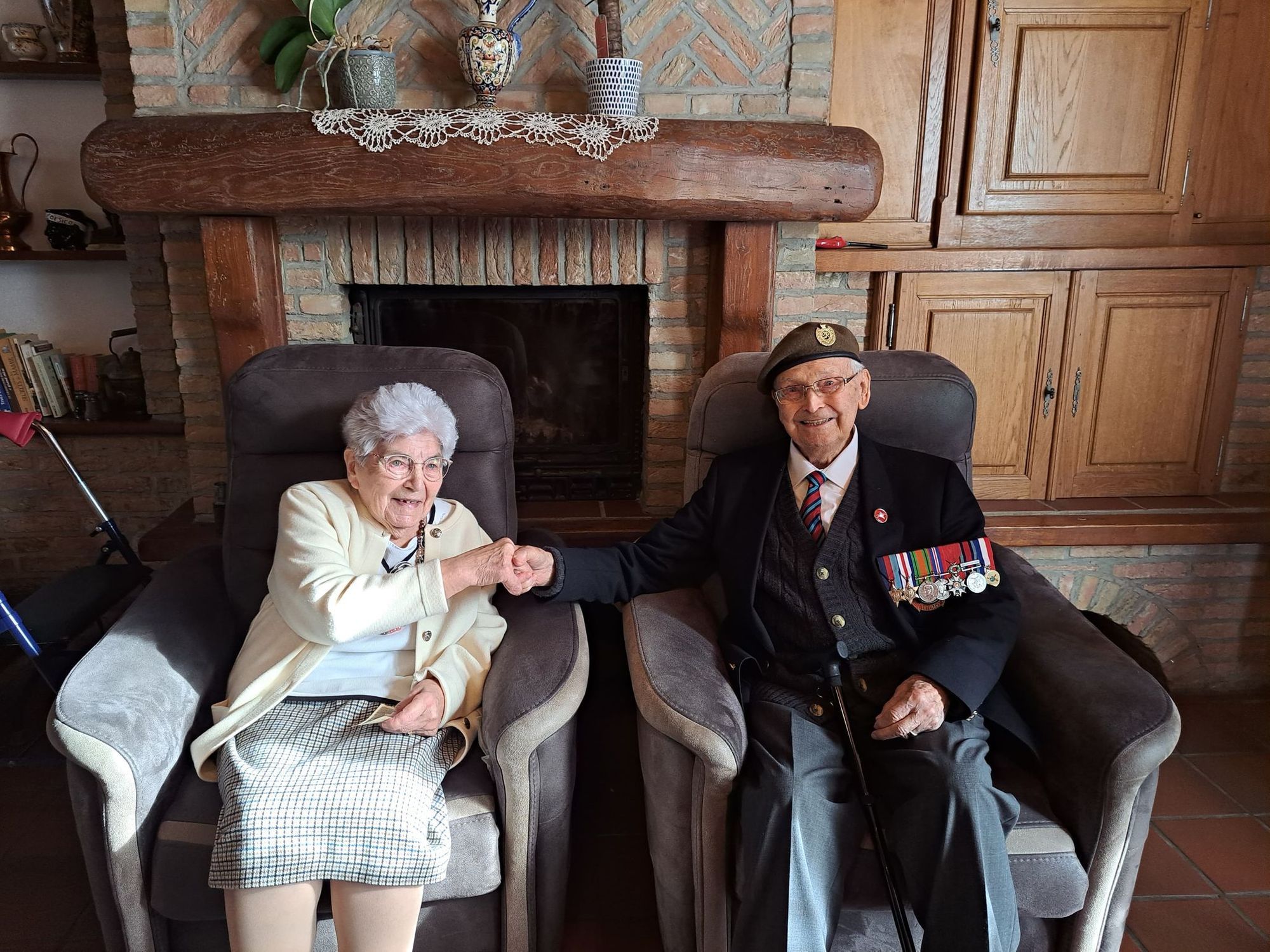 Veteran finds the French girl he has been looking for since the Second World War