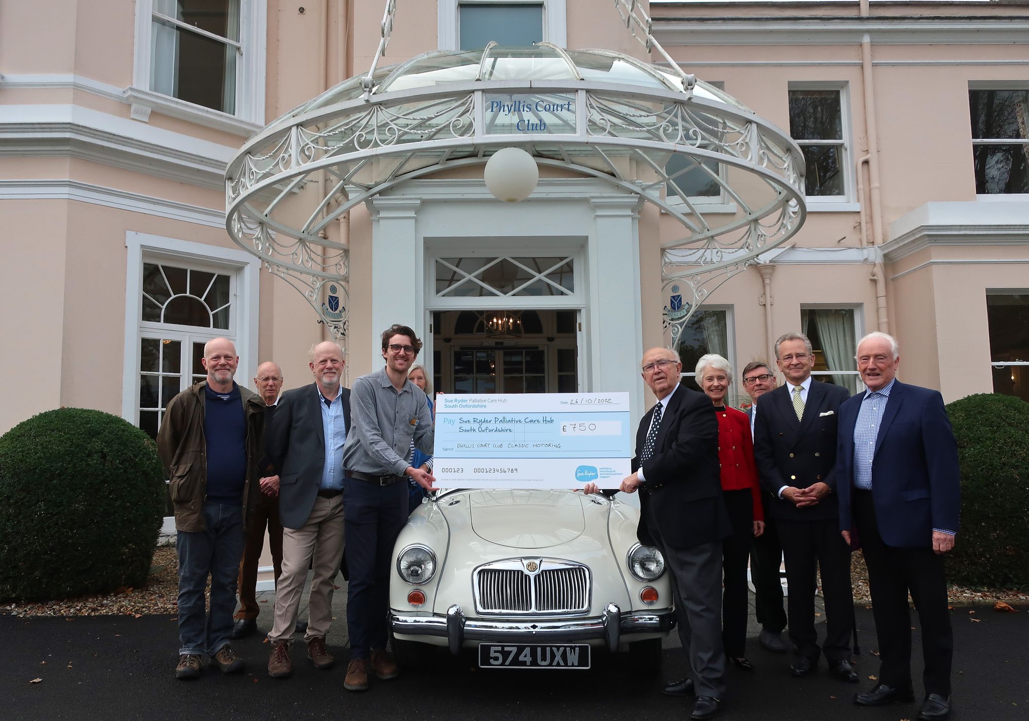 Henley classic cars on show raise money for Sue Ryder