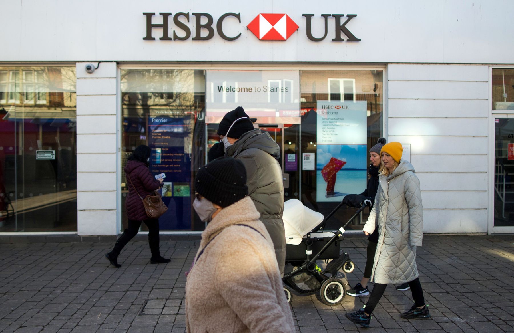 Major high street bank to shut 114 branches next year - see full list
