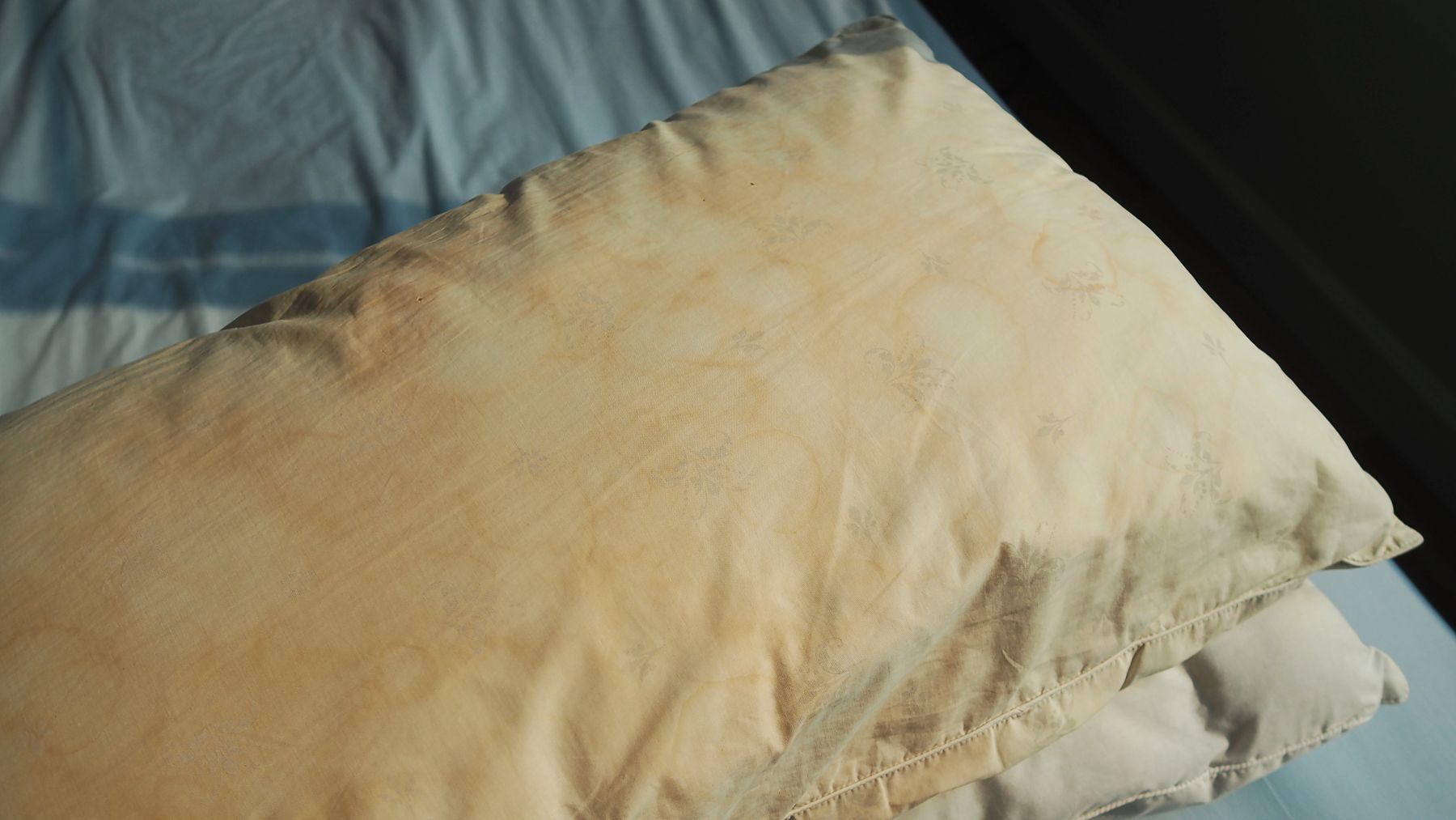 Remove yellow stains from pillows using a 4p kitchen item a ‘no effort hack’ that ‘really