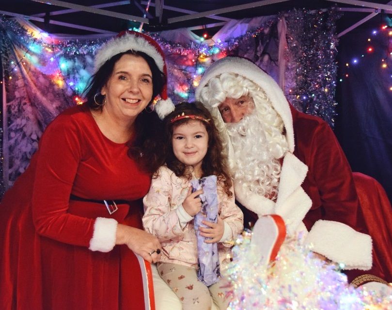 Pilgrims' festive sale exceeds expectations and raises over £2k for hospice care