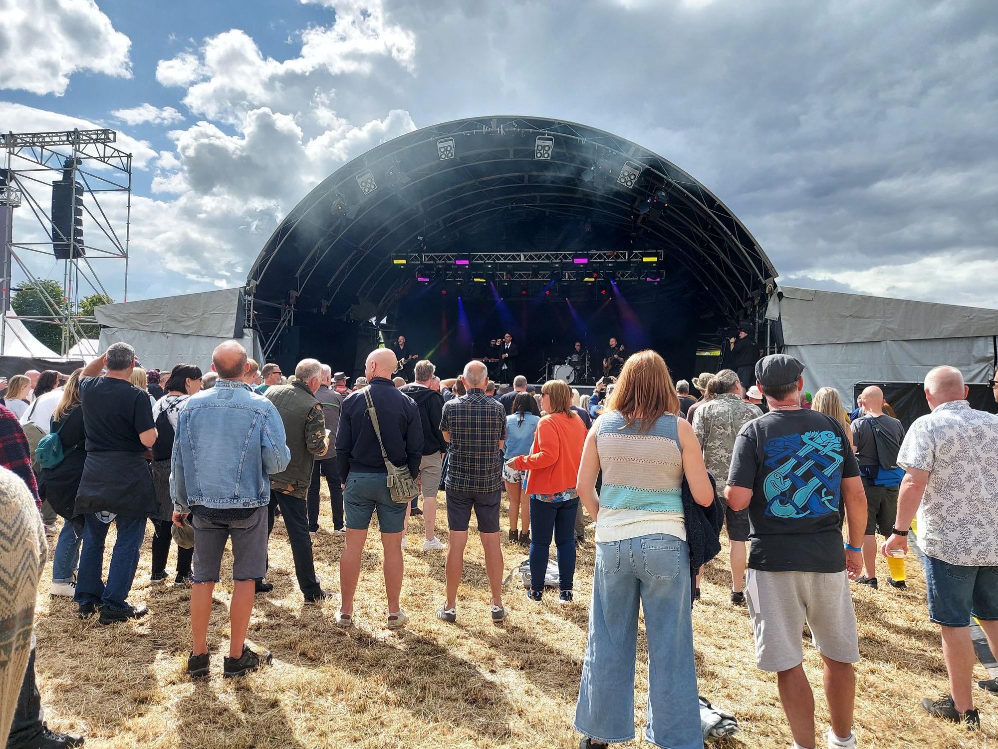 Festival lays out the welcome mat to Inspiral Carpets