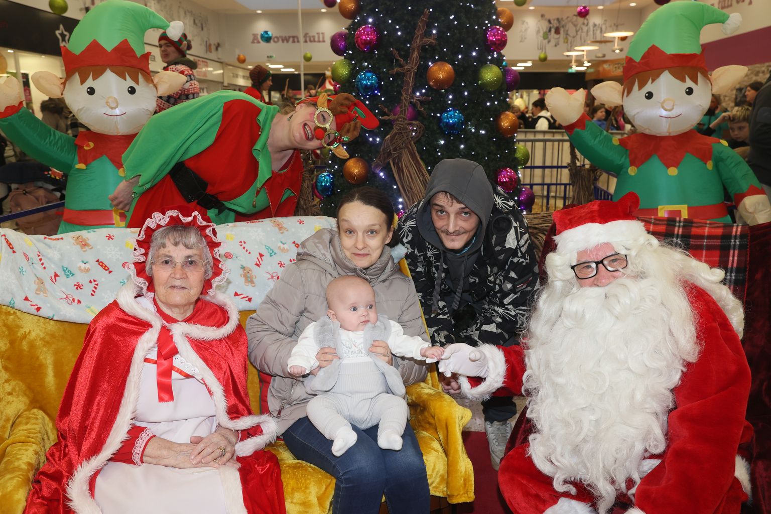 Christmas fun gets underway in Rutherglen with reindeer visit