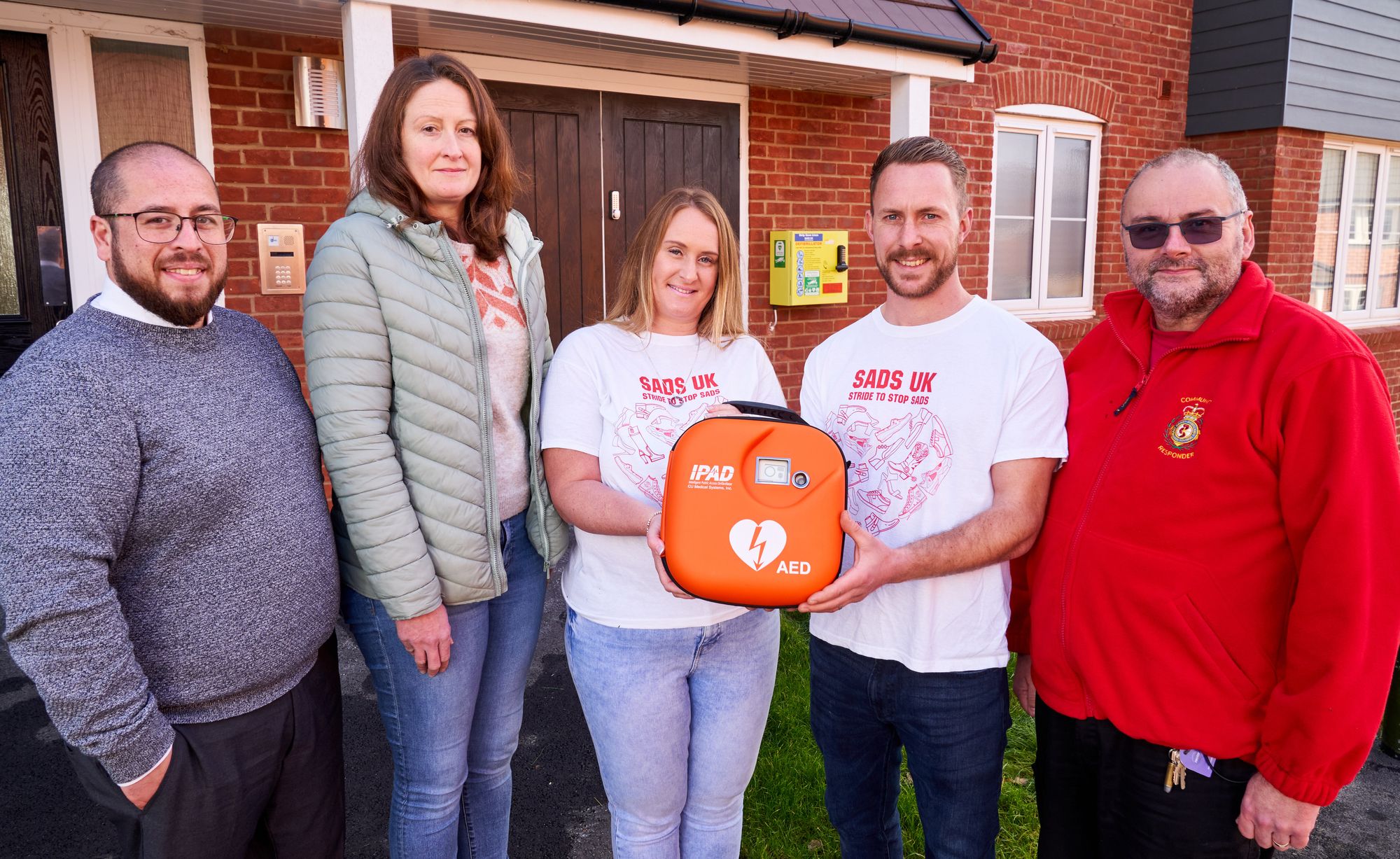 Widow raises funds for Amblehurst Green defibrillator after husband died age 32