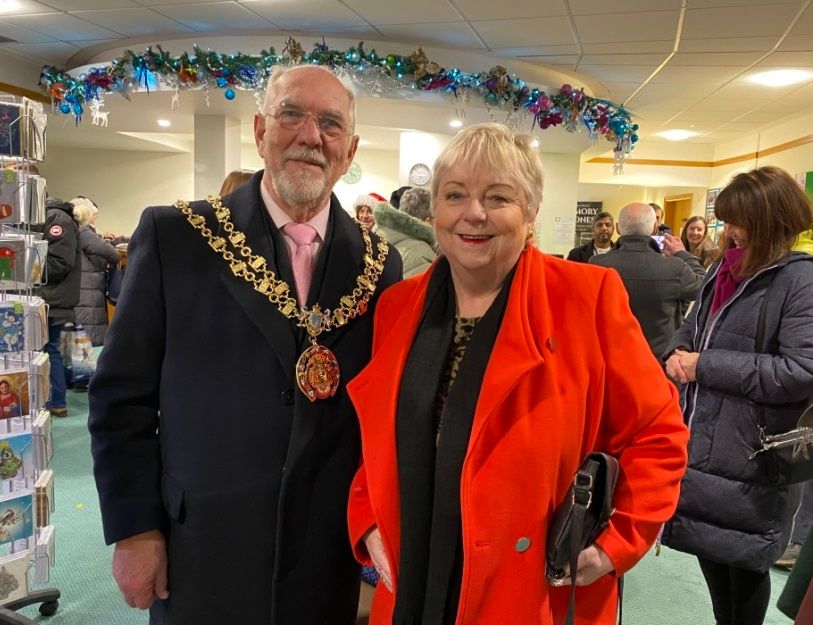 Thousands raised for hospice in garden of 1,000 lights