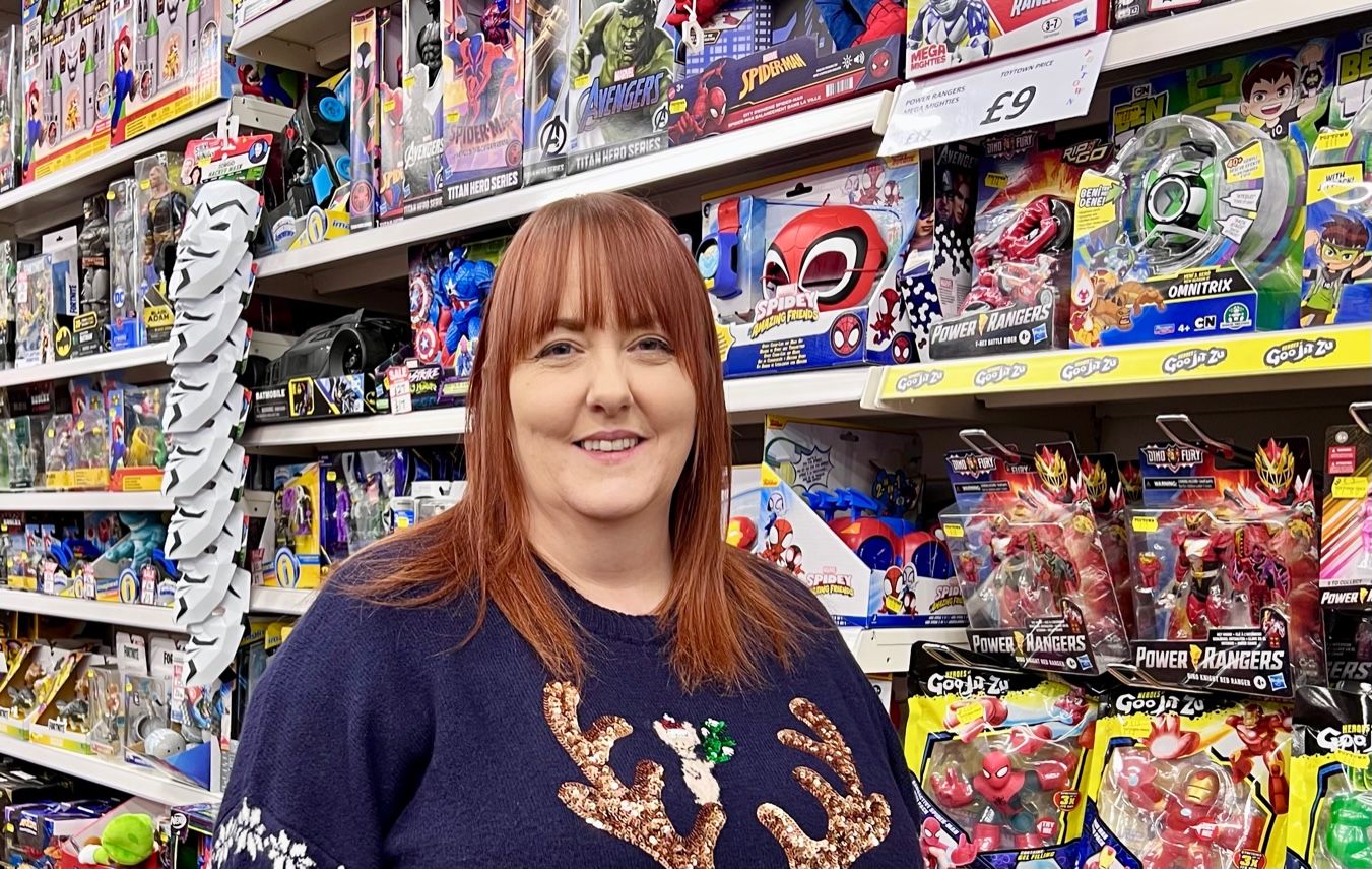 Ayr toy shop urges businesses to accept gift card this Xmas to help put