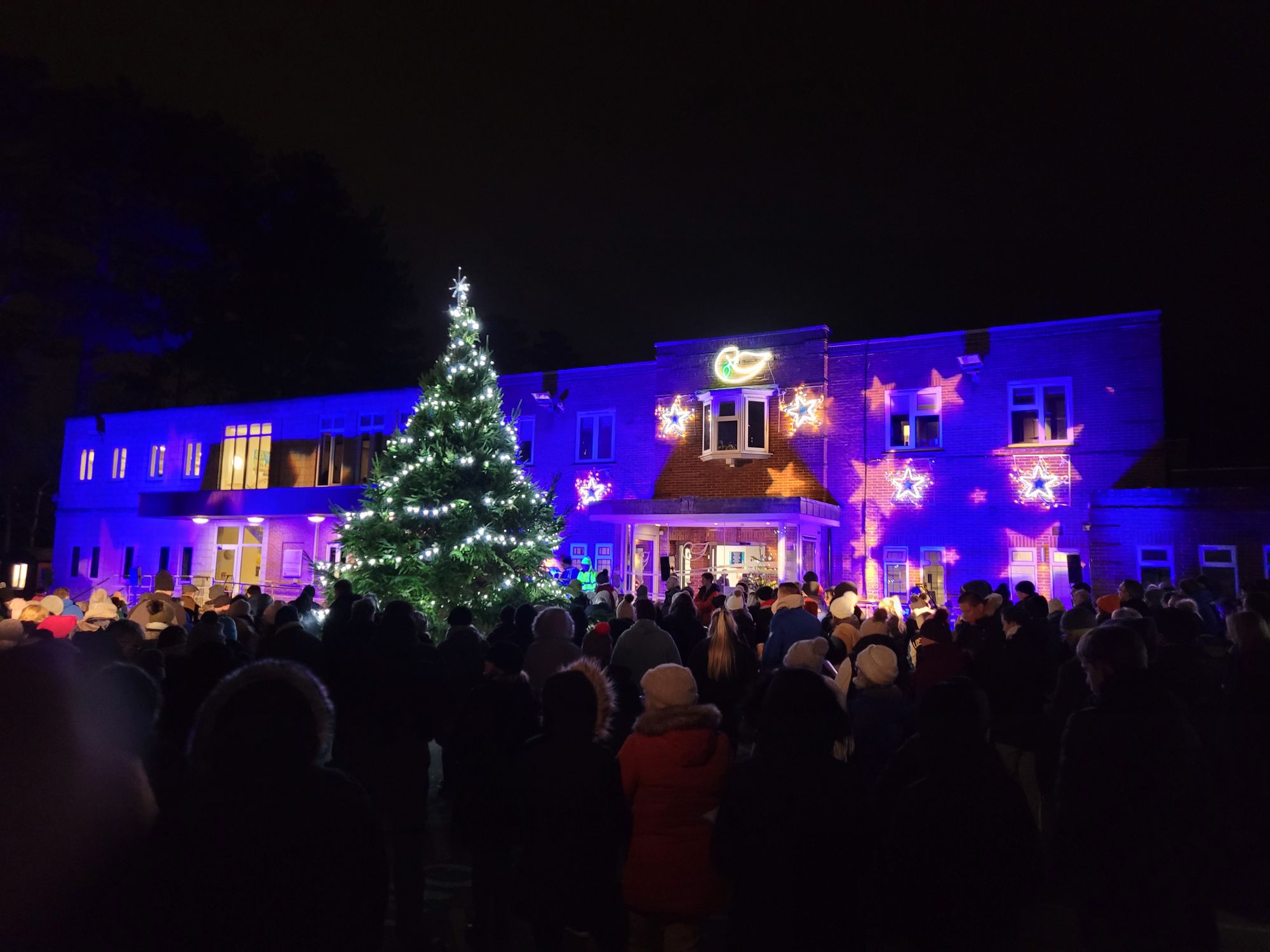Hundreds attend Farnham hospice Light up a Life service