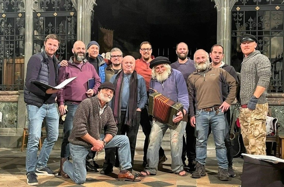 Maidencombe Christmas sea shanty raises funds for RNLI