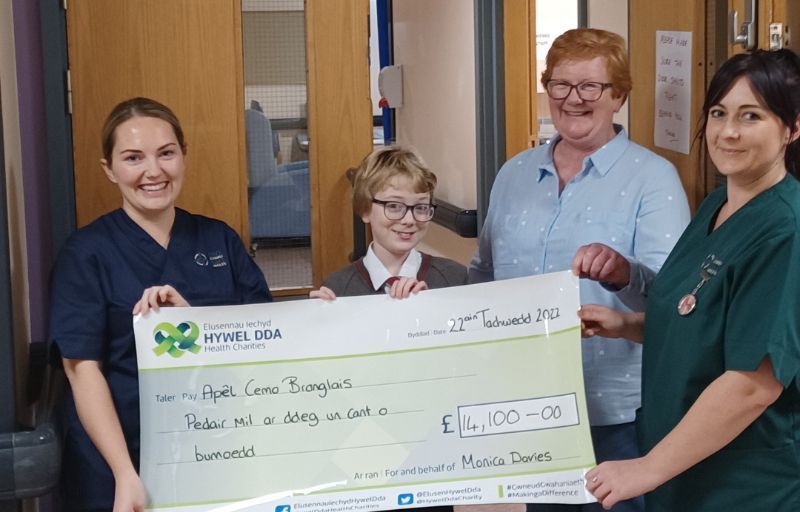 Aberystwyth lamb auction raises £14,000 for Bronglais Chemo Appeal