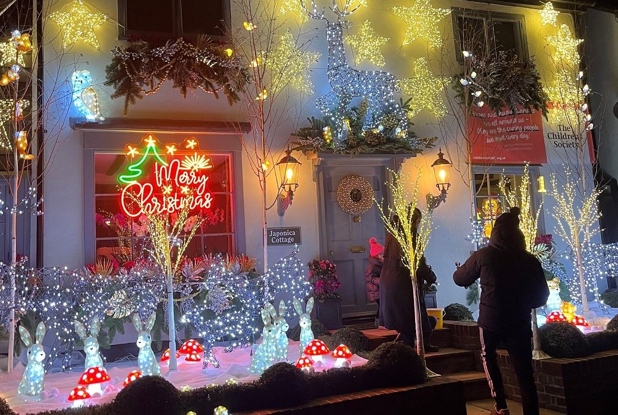 Buntingford couple's spectacular Christmas lights will help give children a brighter future