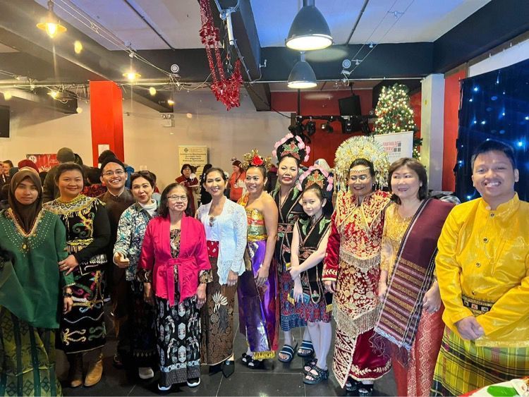 More than 500 people attend Christmas Around the World event in Llanelli