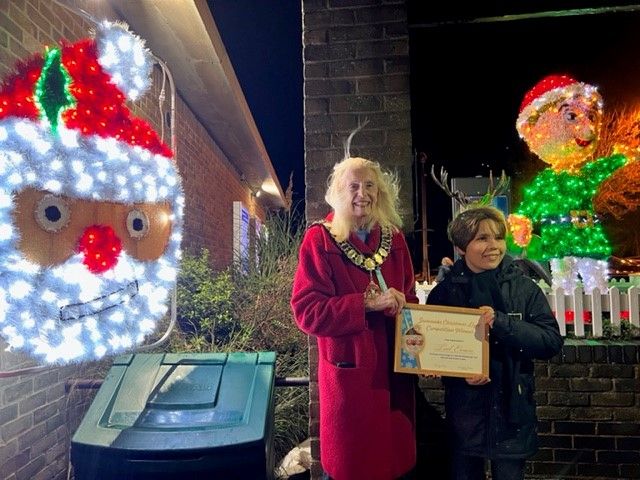 Sevenoaks town council selects Christmas light competition winner