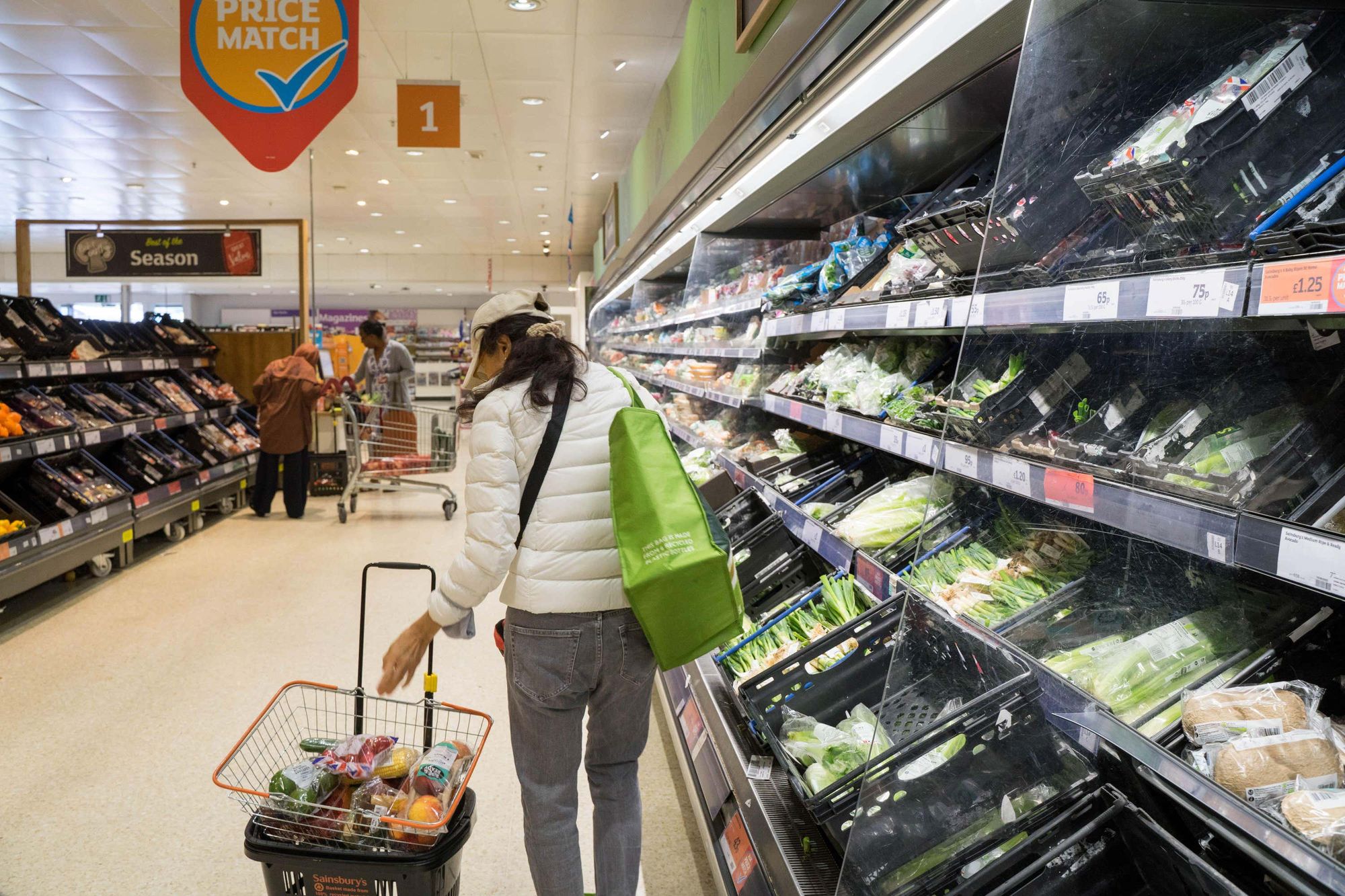 Shortage of tomatoes, cucumbers and pears set to hit supermarkets this winter
