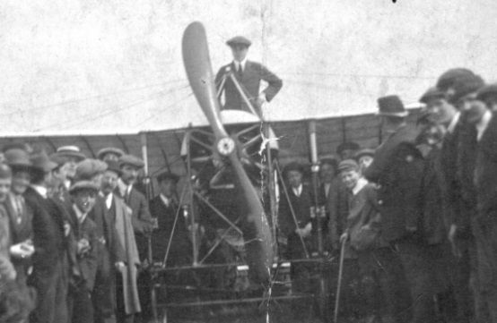Macclesfield Nostalgia: Stunning scenes as British aviator attracts crowds