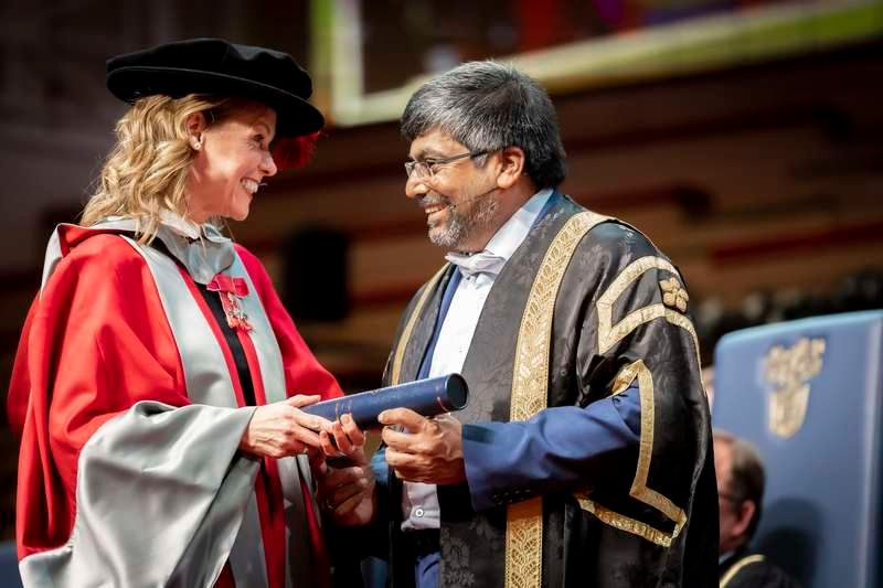 Best-selling author returns to university for honorary degree award
