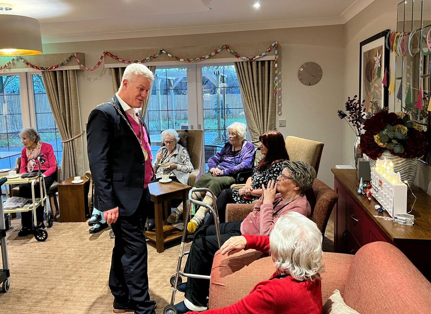 Mayor of Wallingford helps bring festive cheer to care home residents