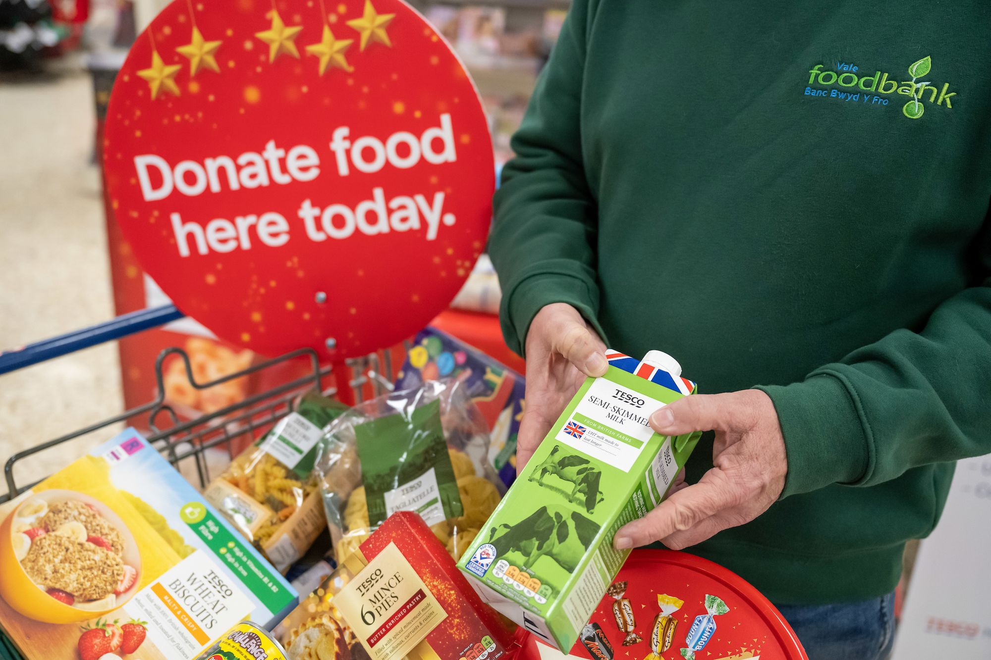 Cardiff shoppers contribute to record year for the Trussell Trust and FareShare in 2022
