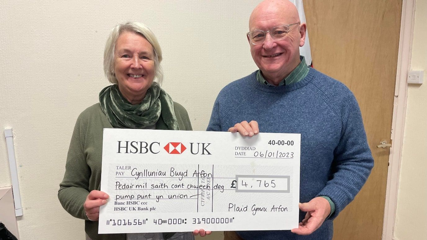 Arfon politicians offer residents 'sincere gratitude' after food bank fundraiser