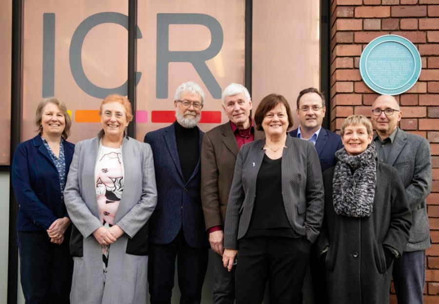 Plaques unveiled to honour team behind breast cancer gene discovery