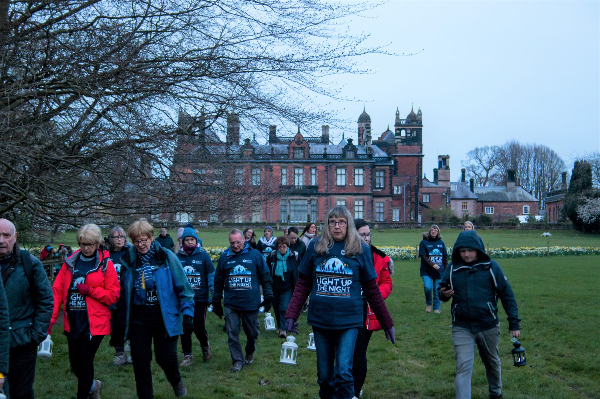 East Cheshire Hospice 'urges' supporters to sign up for the   Starlight Walk