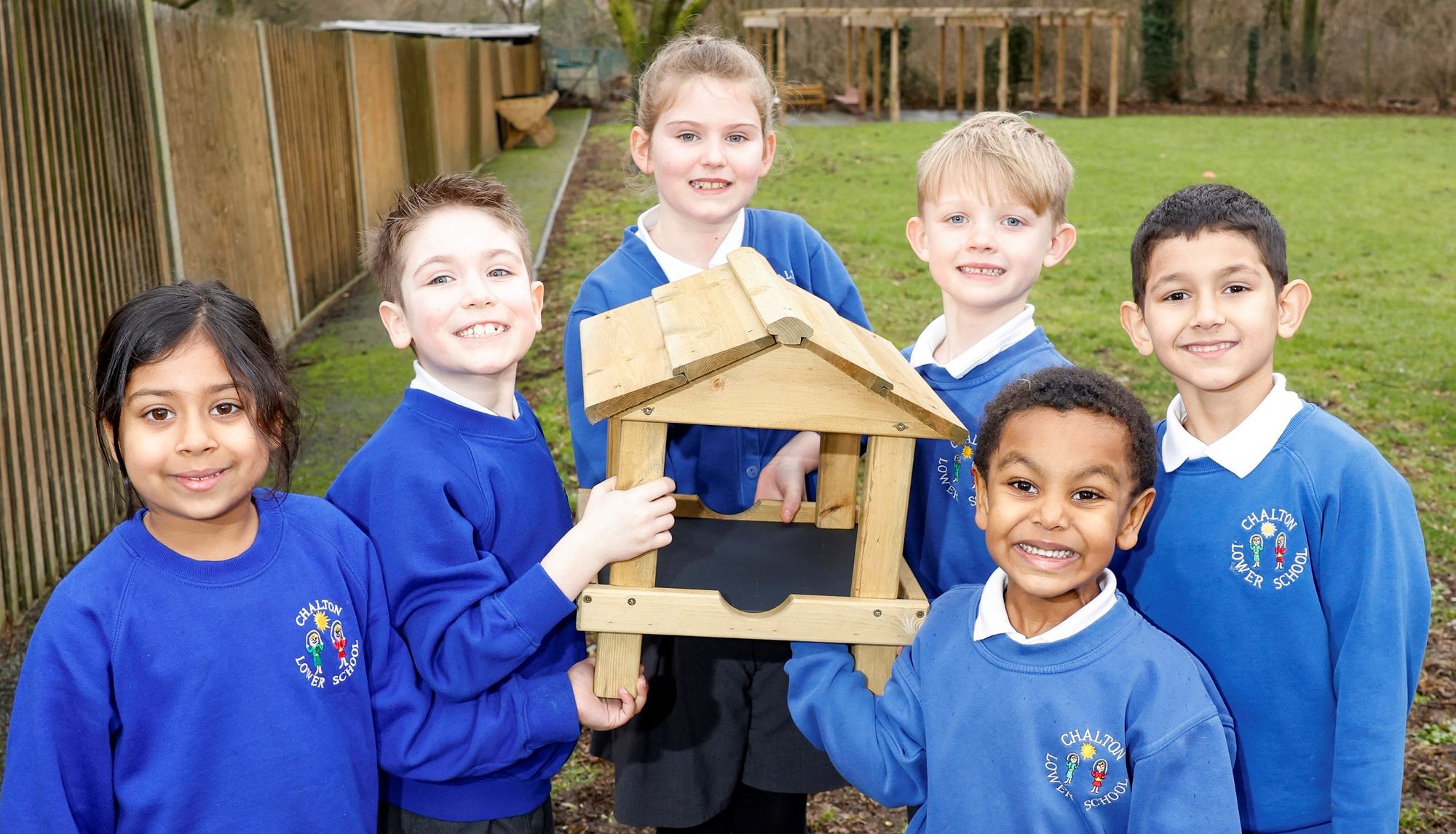 Chalton school pupils welcome wildlife thanks to bird table donation