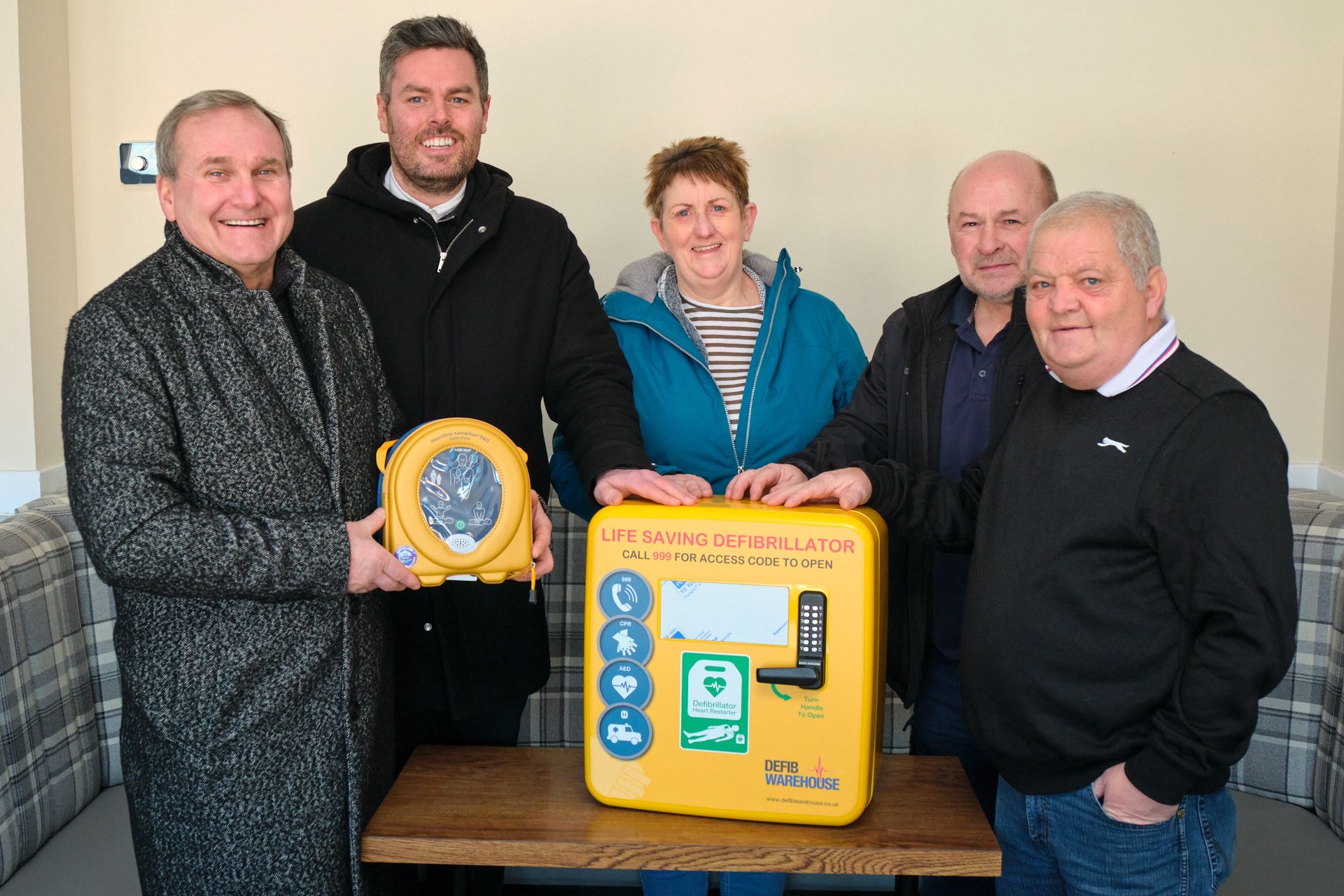 Ayrshire bowling club receives community defibrillator