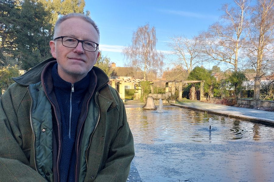 Novelist becomes first poet in residence at University of Leicester’s Botanic Garden